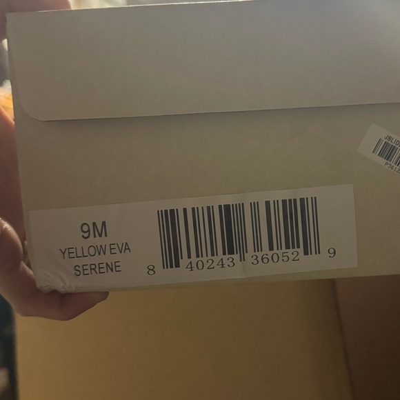 J Slides YELLOW Beach Serene Beach Slides Sandal NEW SIZE 9M - Picture 4 of 4